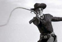 “King of The Bullwhip”, com LASH LARUE